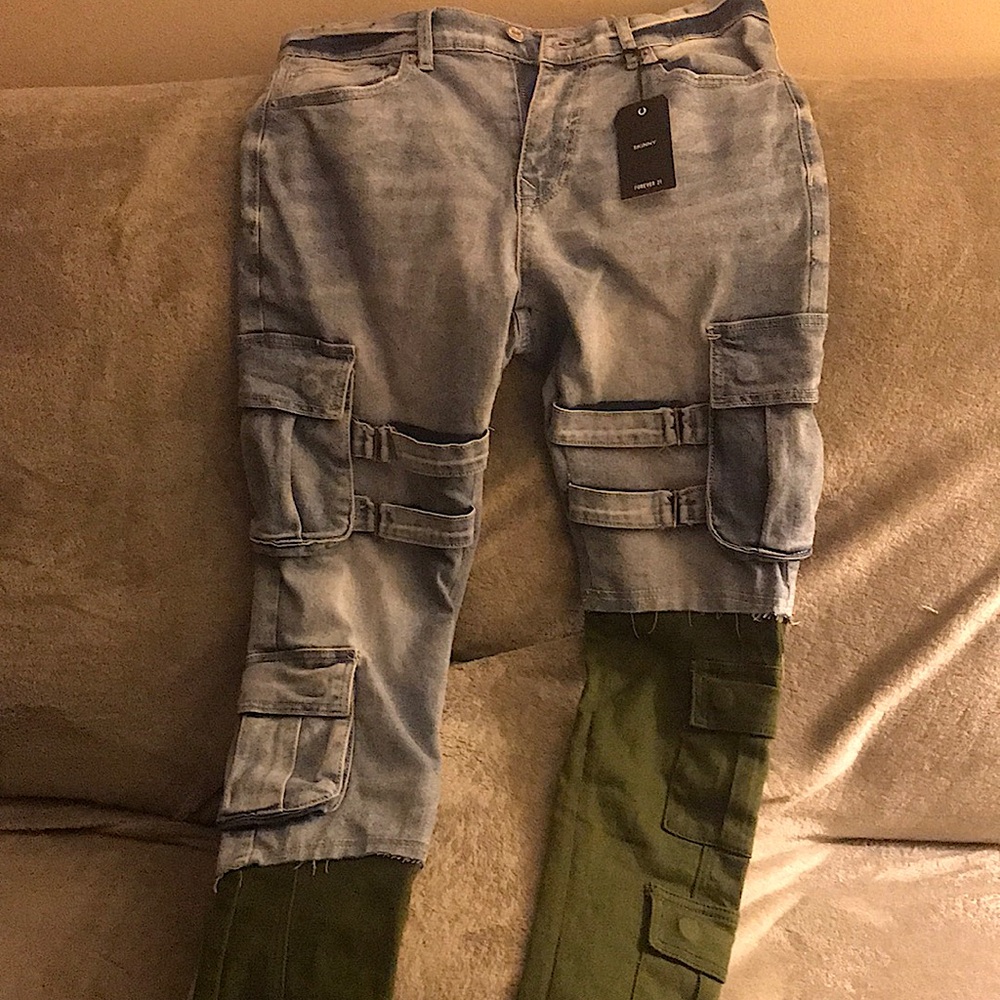 Forever 21 mens denim skinny jeans. Blue denim and green. Multiple pockets